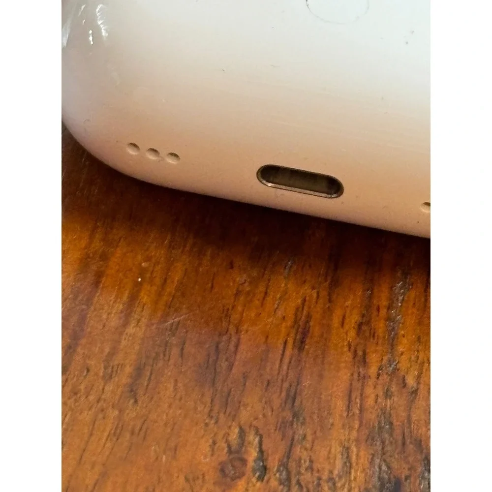 Apple AirPods Pro 2nd Gen Wireless Charging Case USB-C MagSafe White Replacement